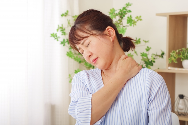 五十肩の改善にはマッサージだけでなく骨格矯正も大切｜西葛西・篠崎の整骨院が解説